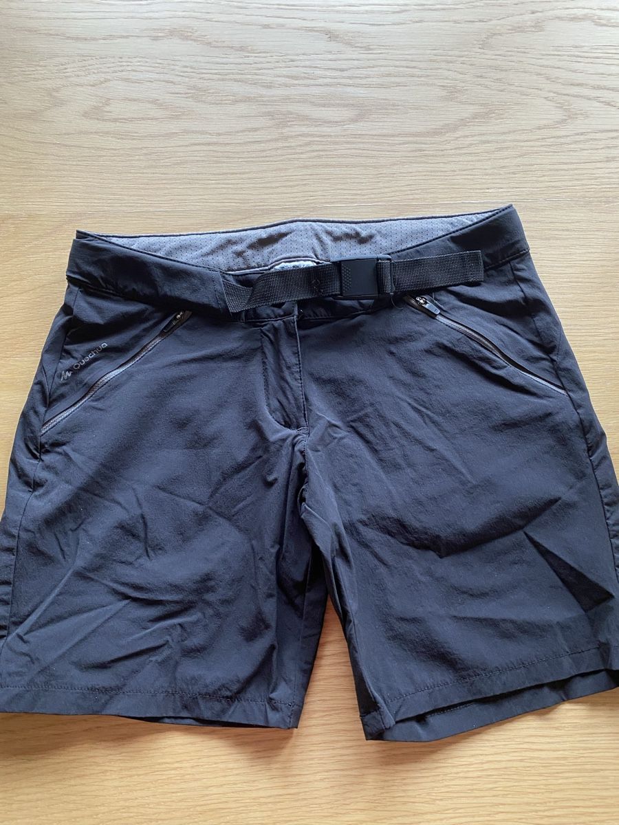 Decathlon Pantaloni: Short randonnée Quechua noir – Usato da Aigle venduto da Celina28