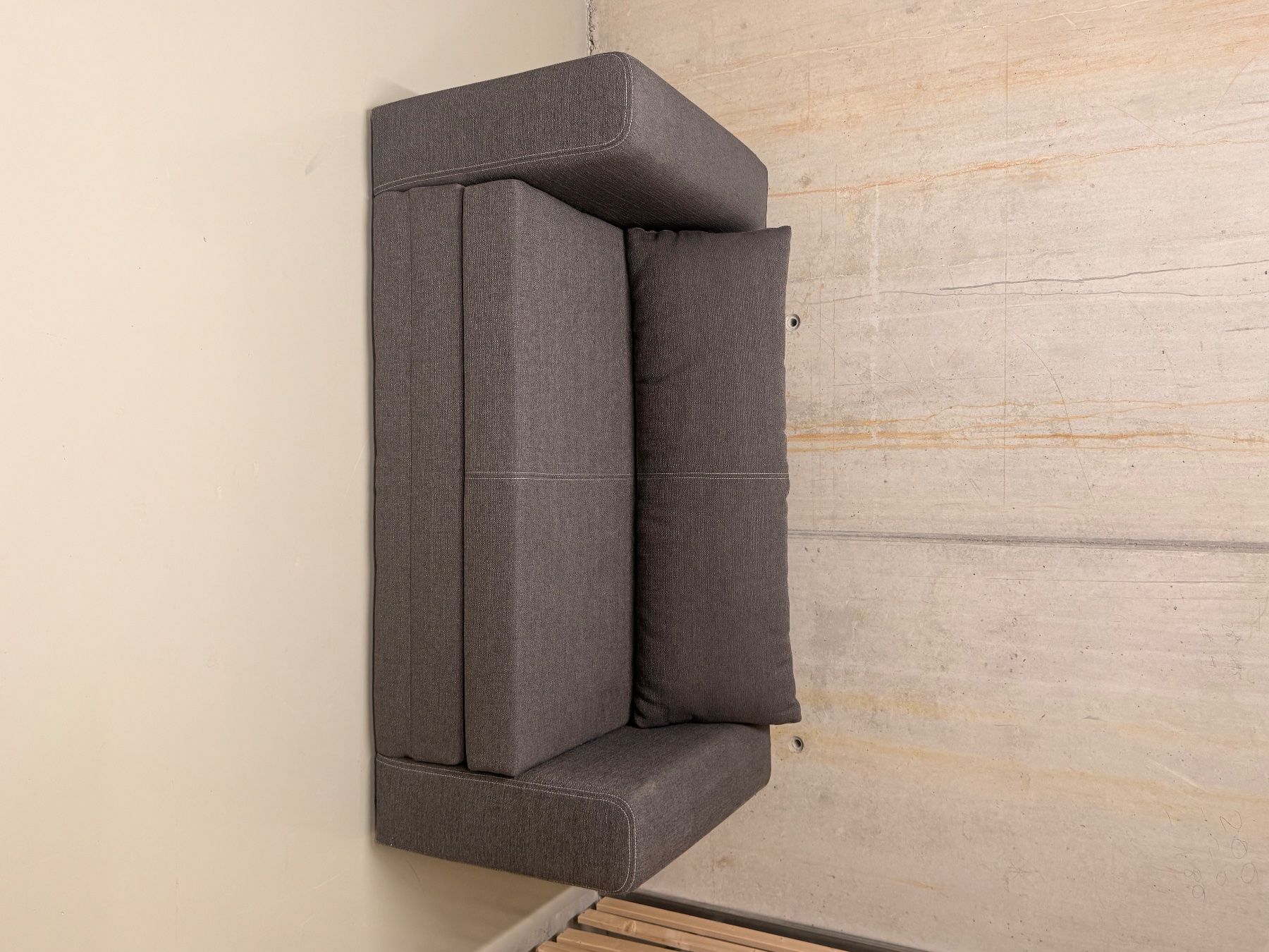 Sofas: Schlafsofa grau Stoff ausziehbar – Gebraucht aus Jona von Fenstermodus 1