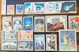 FRANCE timbres neufs ** ~1965