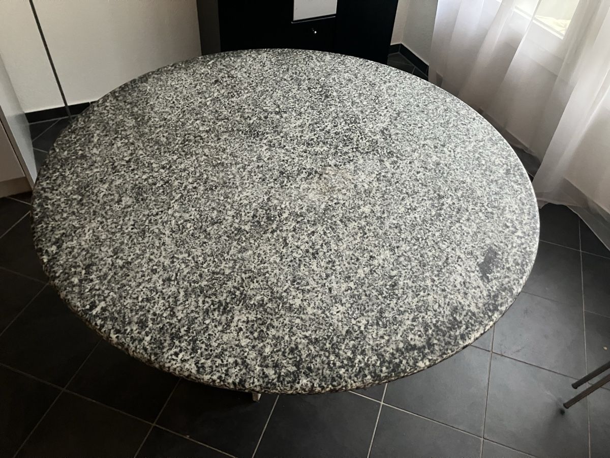Tische: Runder Granittisch, 120cm Durchmesser – Gebraucht aus Zürich von Anais2 4