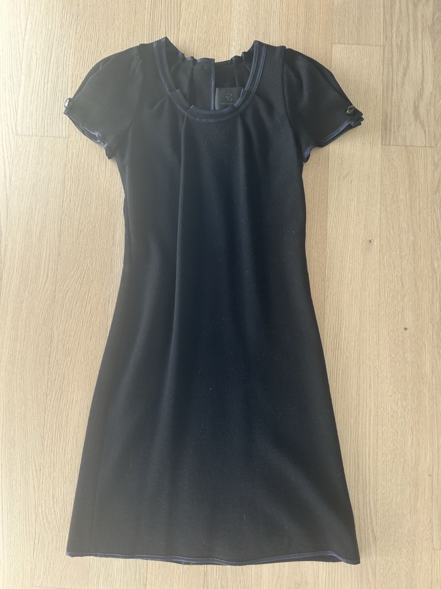 Vestiti: Robe noire midi Bruuns Bazaar / Taille S – Nuovo (secondo la descrizione) da Mont-sur-Lausanne venduto da Vinou6021