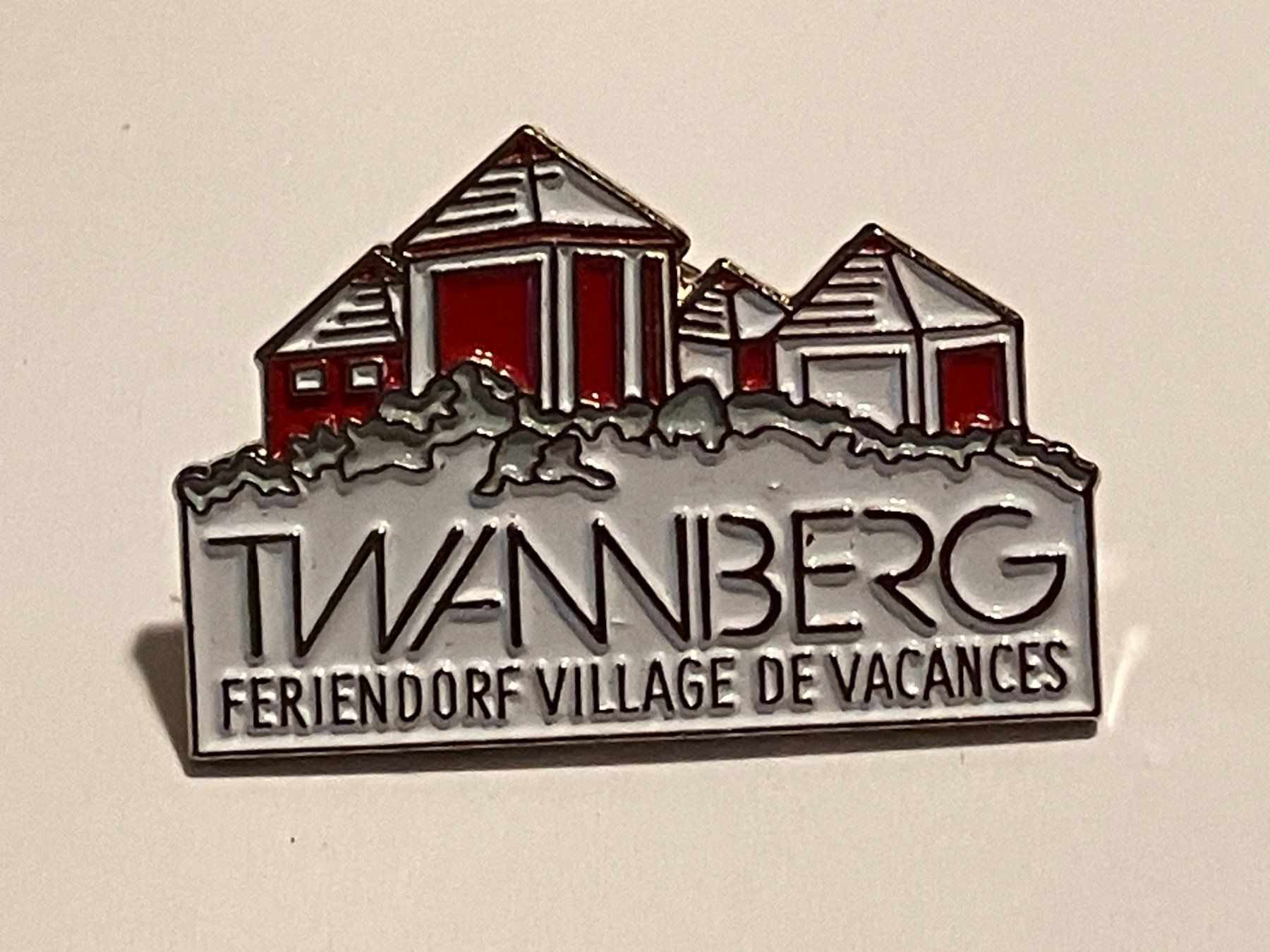 Placchette & Badge: 1 Pin Twannberg Feriendorf – Usato da Basel venduto da djwwpp