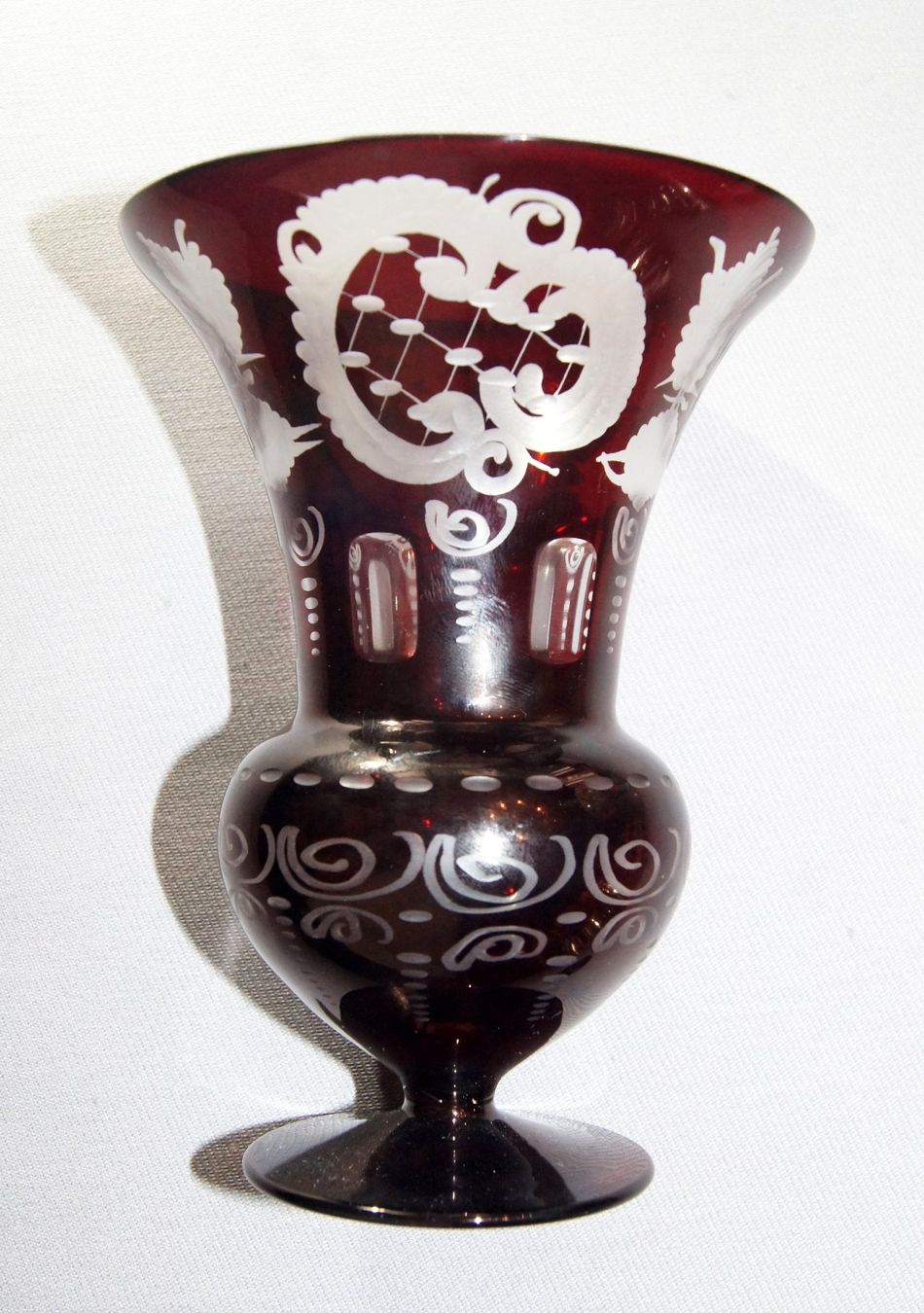 Vasi & Recipienti: Antike Vase aus rotem Überfangglas – Usato da Geroldswil venduto da ARTEFACTO 1