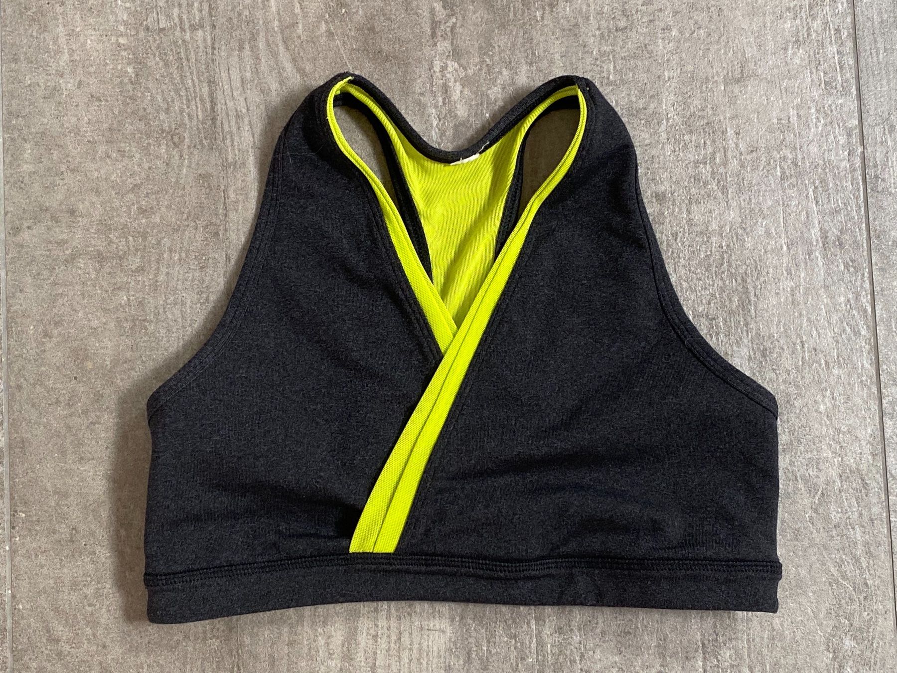 Lululemon Top: Lululemon Deep Breath Bra – Nuovo (secondo la descrizione) da Bern venduto da lolapennt