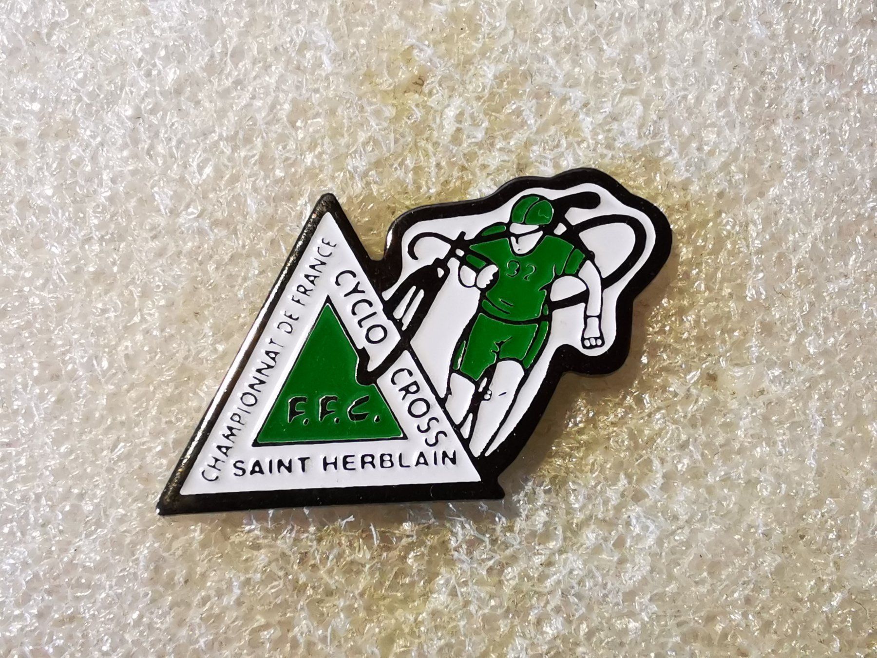 Placchette & Badge: Ansteckpin 74: – Usato da Oppligen venduto da Pin-Fall-Shop