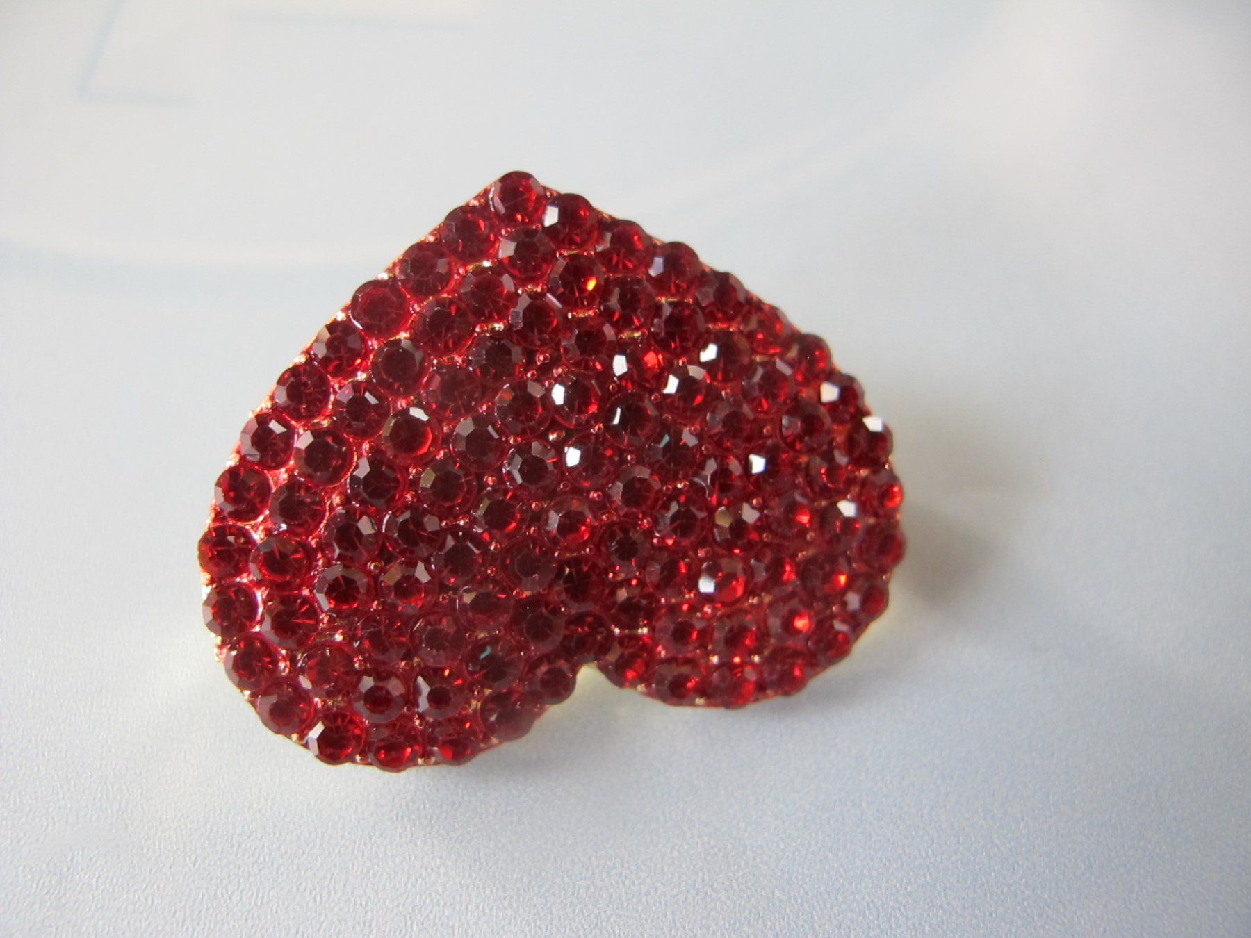 Spille & Fermagli: Rote Herz Brosche mit Strass-Steinen, neu – Nuovo (secondo la descrizione) da Löhningen venduto da Chimae67 3