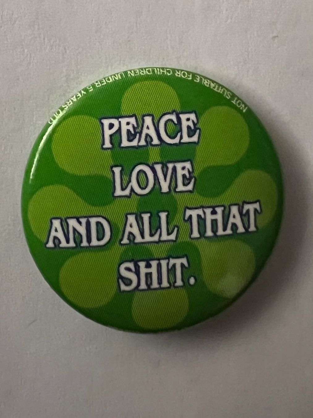 Spille & Fermagli: Button «Peace love and all that shit.» – Usato da Zürich venduto da rigani