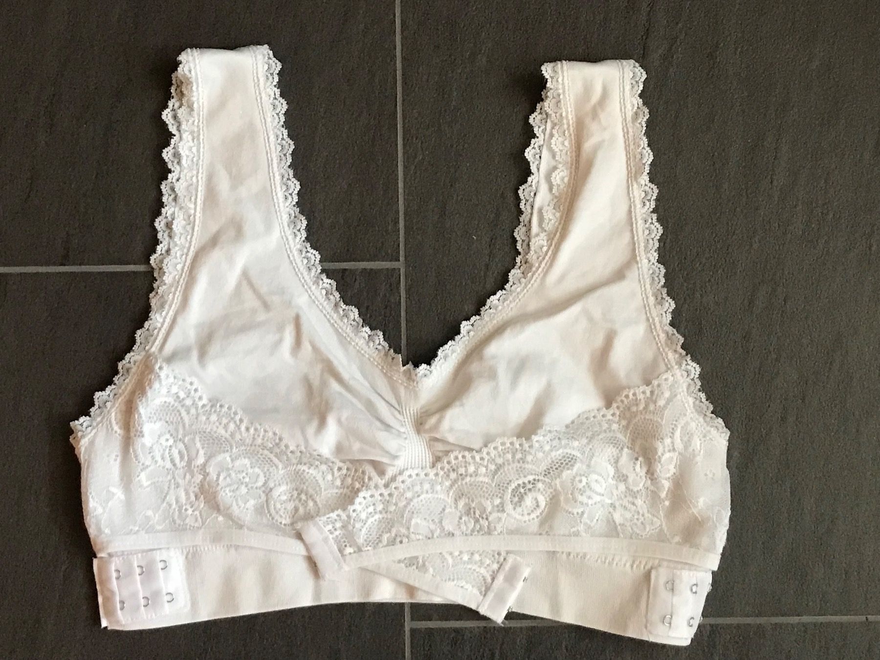 Altra biancheria intima: COMFORT BH WEISS - GRÖSSE L – Nuovo (secondo la descrizione) da Buchs AG venduto da fischli610 3