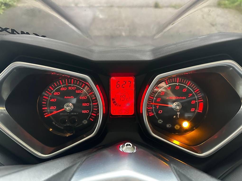 Scooter: Yamaha X-MAX 400 ligne akrapovic  – Usato da Yverdon les bains venduto da Tquad1400 5