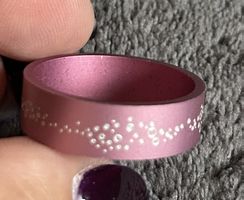 Addon aluminium Mood rose avec motif de points blancs gravés