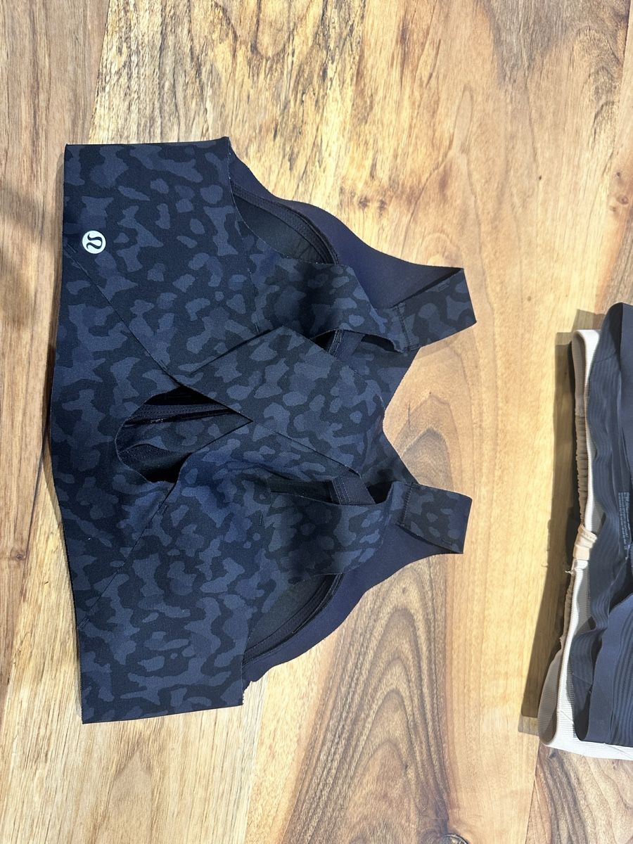 Lululemon Top: Lululemon Enlite Sport-BH – Usato da Effretikon venduto da tda_2pv5 1