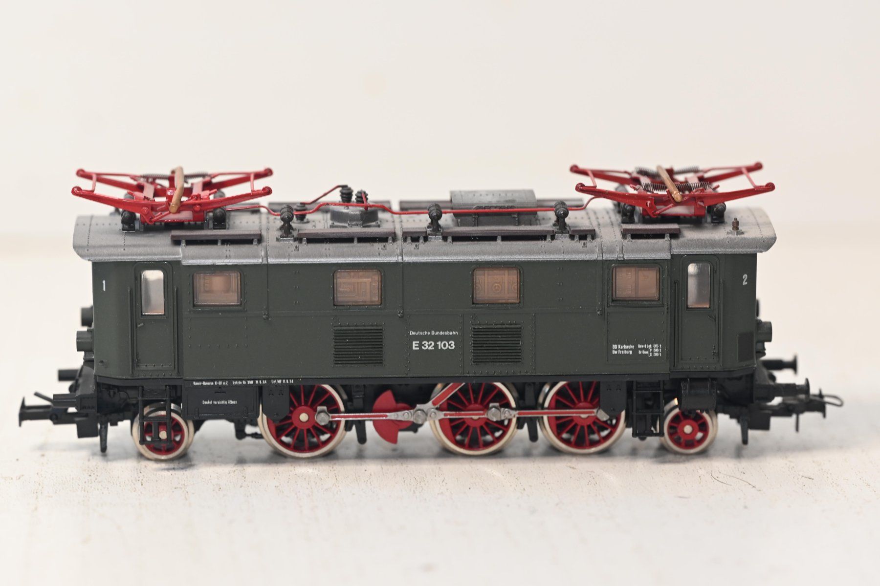 Roco Modelleisenbahnen: DB E 32103 Lok Roco H0/DC Defekt!! – Defekt aus Laupen ZH von