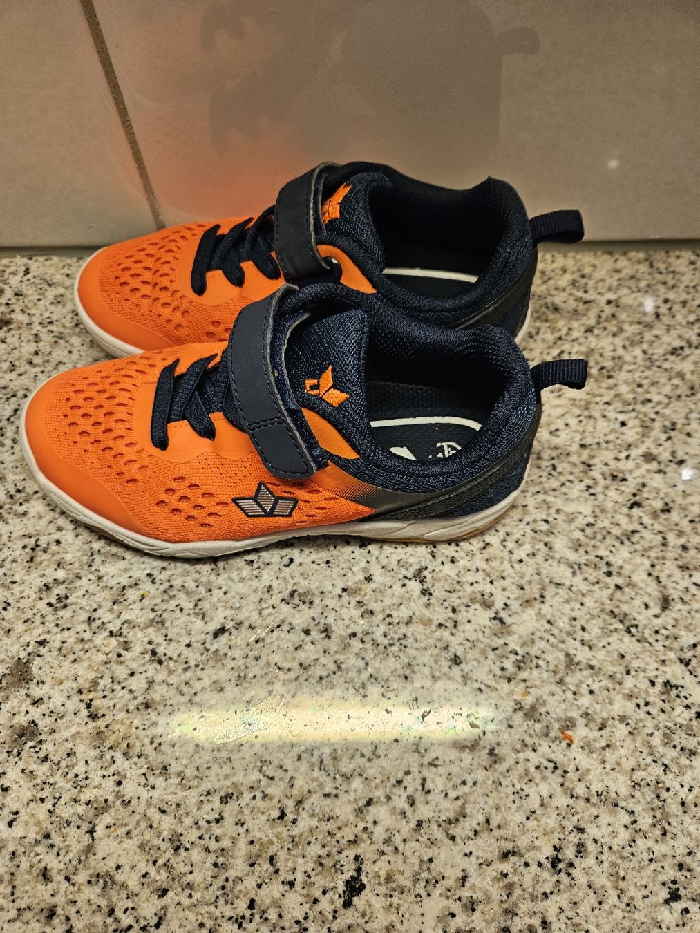 Chaussures garçon: Kinderturnschuhe gr. 30 – D'occasion à Ennenda par eel_ts7s 1