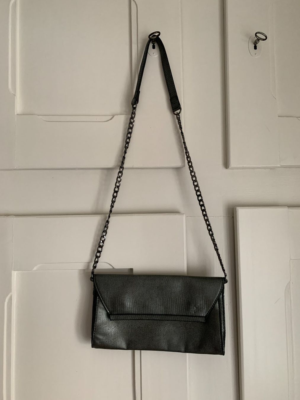 Zara Borse da donna: ZARA - Umhängetasche Clutch grau-silbern – Usato da Zürich venduto da Diazaio