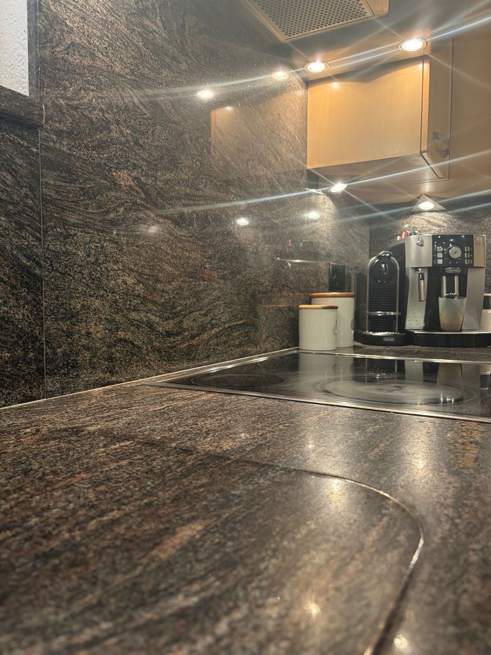 V-Zug Cucine complete: Top Einbauküche mit Geräten, Buche hell, super Zustand! – Usato da Schlieren venduto da gen_96ns 7