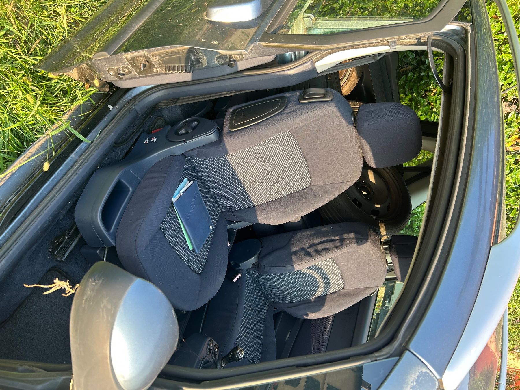 Peugeot Autos: Peugeot 1007 – Defekt aus Locarno von marco01043 7