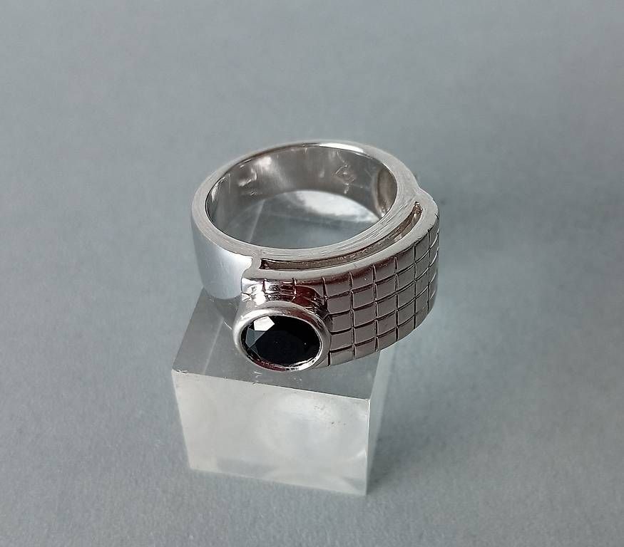 Anelli: Ring mit Spinell in Silber – Usato da Stans venduto da wer_fd5f 4