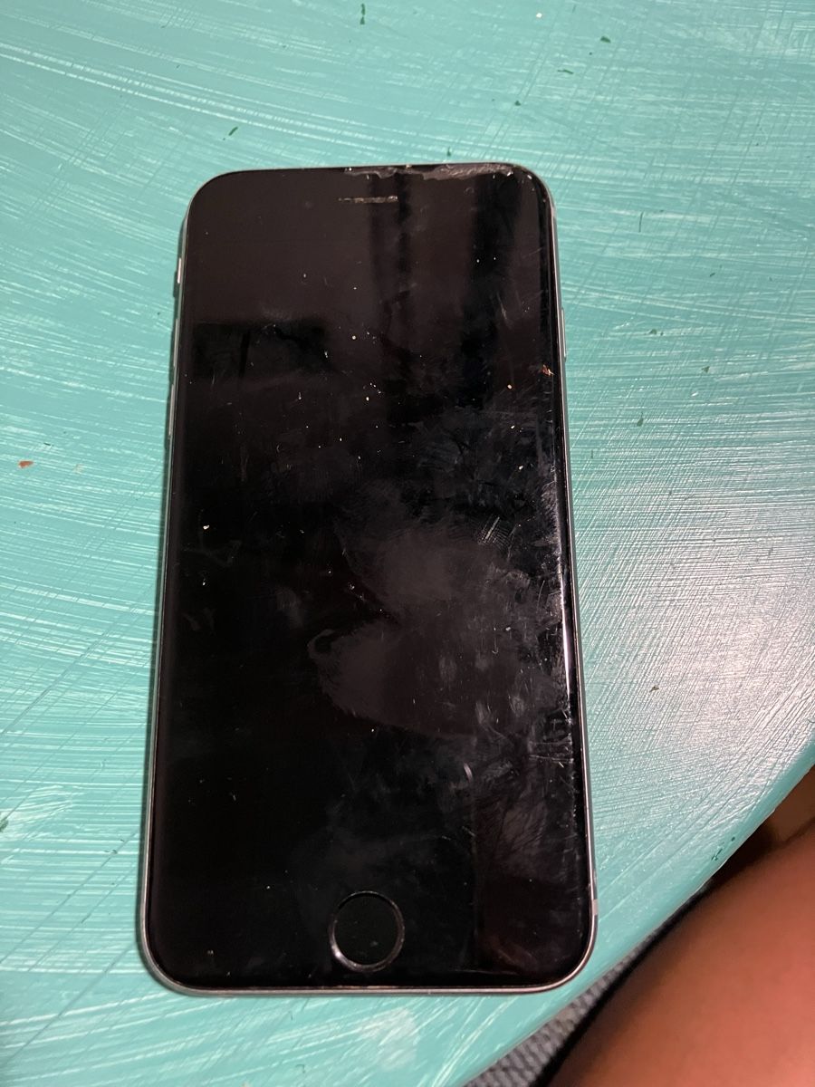 Apple Portables: iPhone 6s - Silber - 32 GB - – Défectueux à Bern par val_wr8h 1