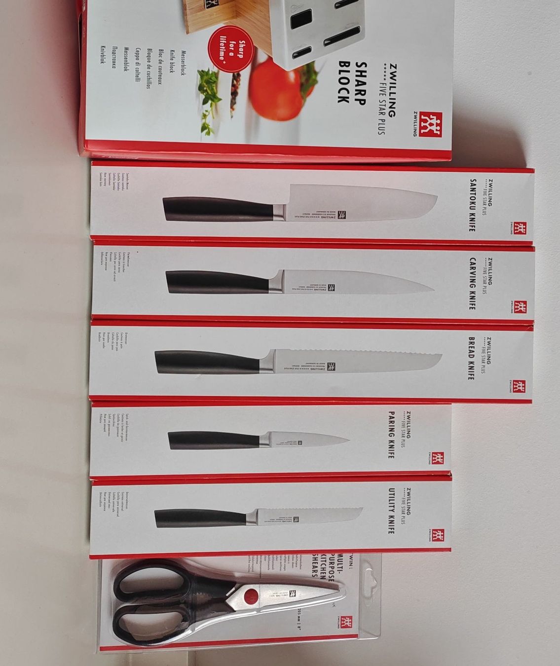 Zwilling Coltelli: Zwilling Knife Set - 5 knives + scissors - NEW – Nuovo (secondo la descrizione) da Schindellegi venduto da Deladelsen