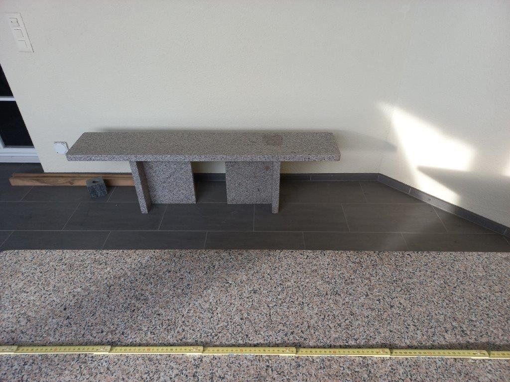 Tavoli: Granittisch mit Granitbänkli und Granitfuss – Usato da Pfäffikon / ZH venduto da Pefkadett 3