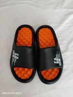 Komfort-Slipper / Hausschuhe, Schwarz–Orange Gr. 39/40 NEU