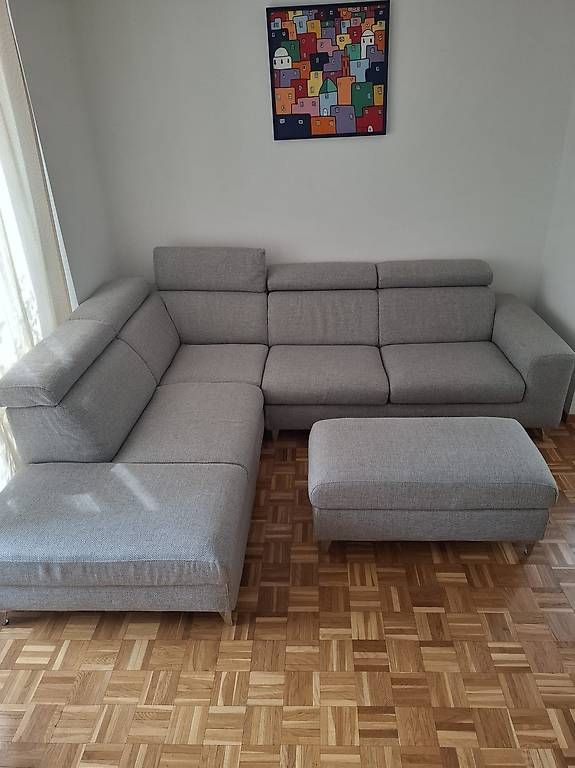 Sofas: Divano grigio ad angolo Poltronesofà con pouf – Gebraucht aus Lugano von mar_j99s 1