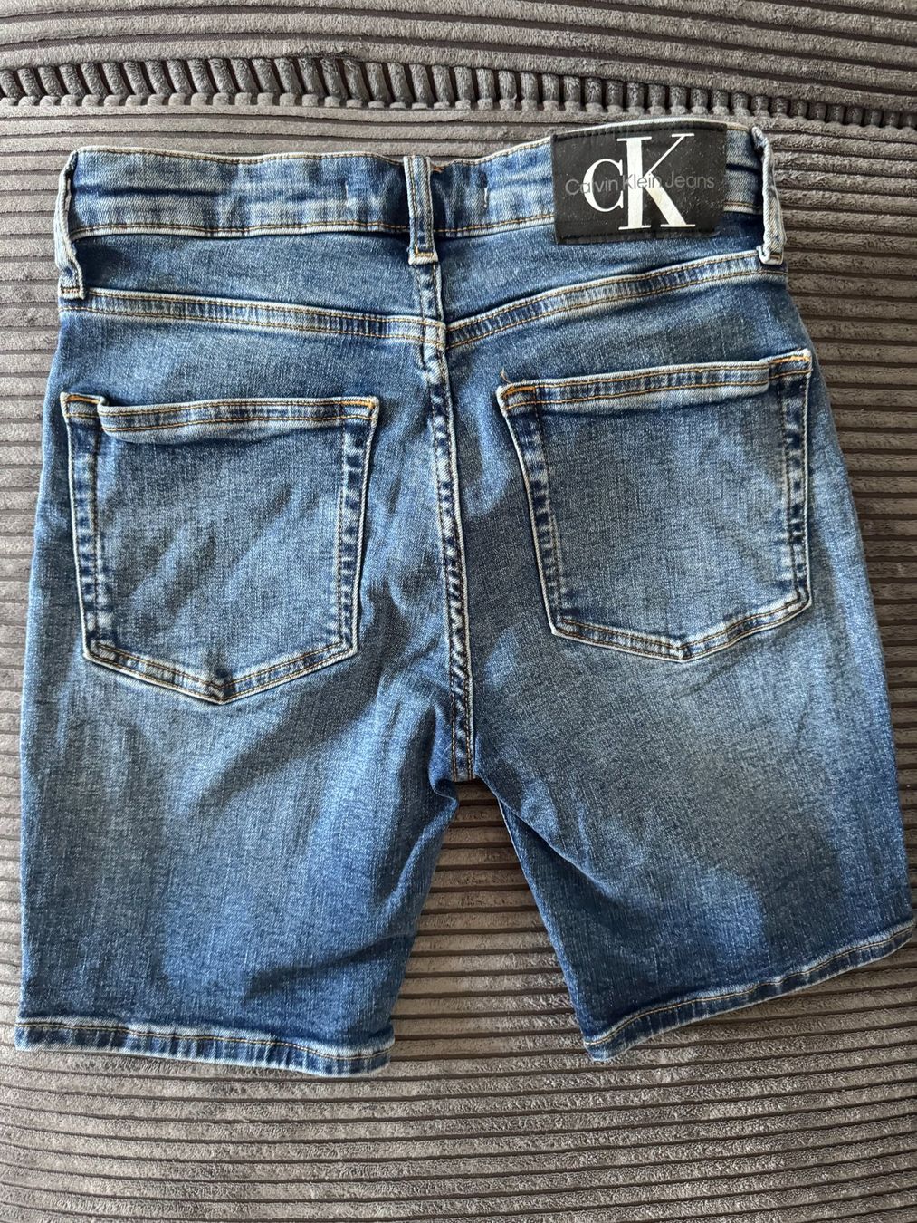 Calvin Klein Jeans: Short Calvin Klein Jeans 10 ans – Usato da Chatelaine venduto da lae_7h8n 3