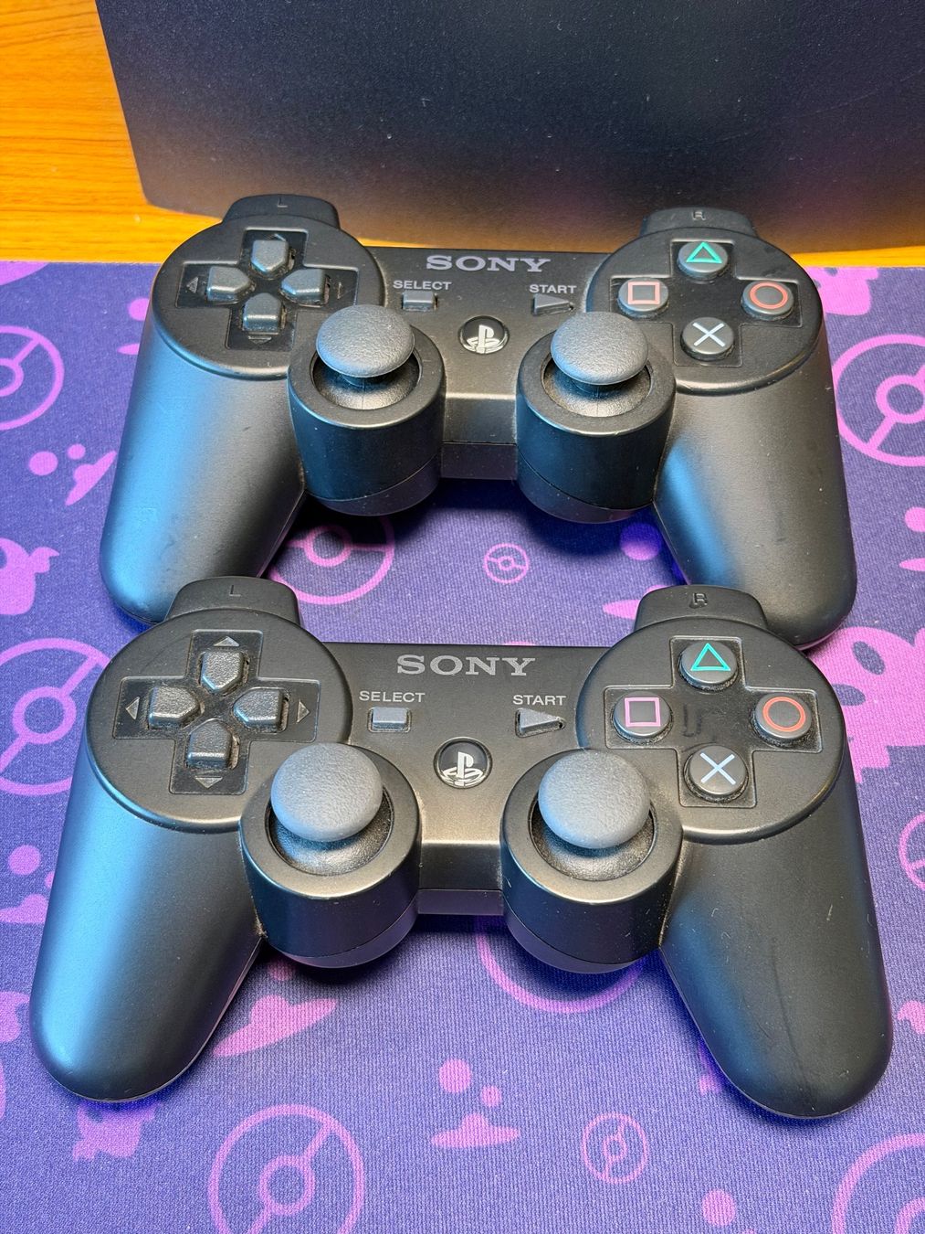 Sony Consoles: PS3 Slim 500GB SSD + 2 Original Controller + Devil May Cry 4 – D'occasion à Diepoldsau par Accord75 1