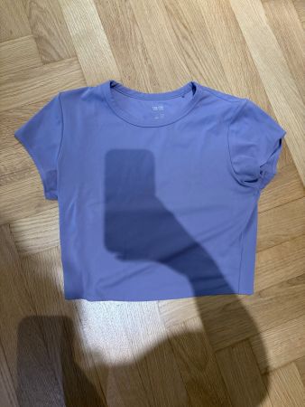 UNIQLO New lilac crop top size S
