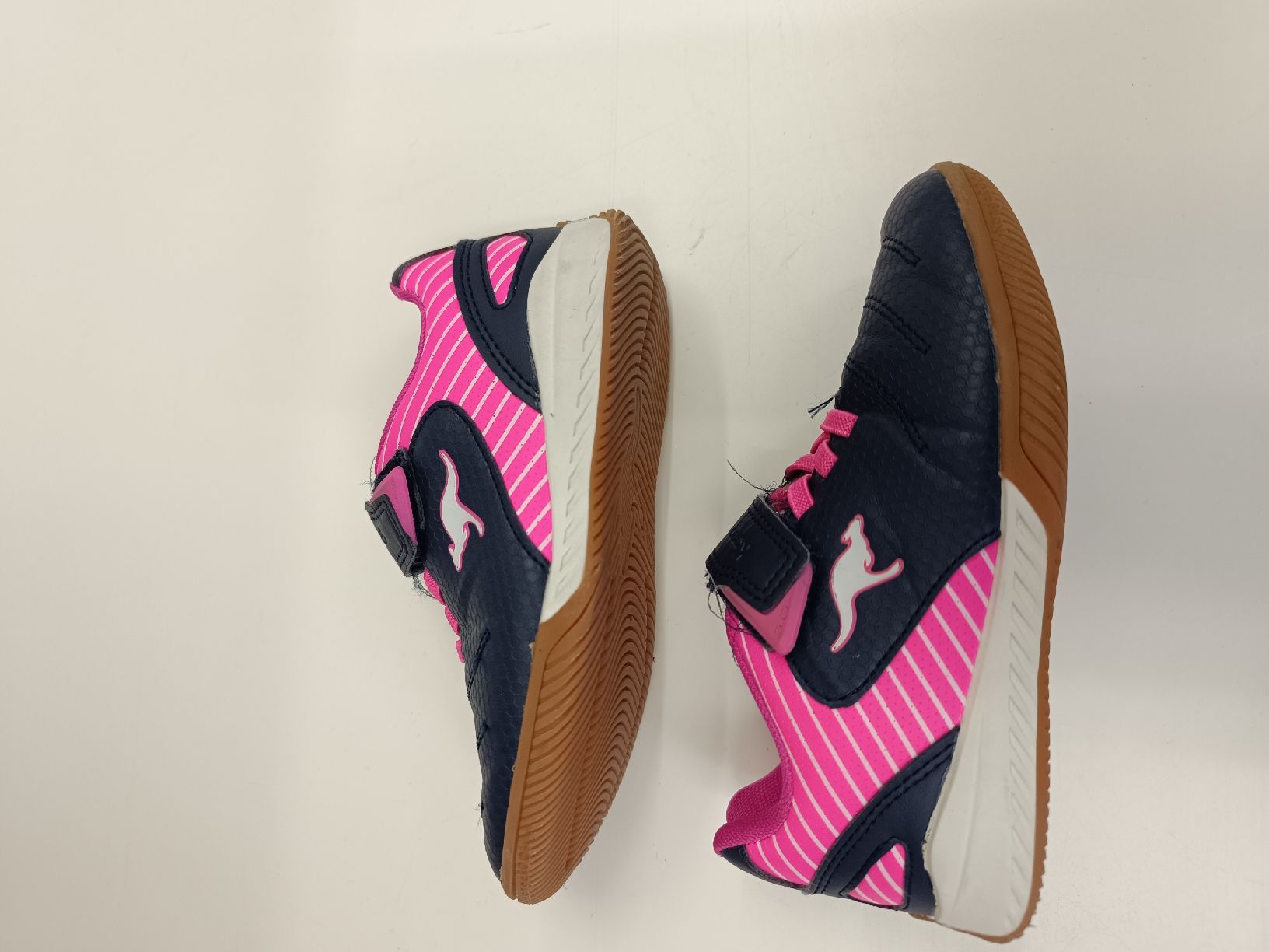 Schuhe für Mädchen: Hallenschuhe Gr. 28 – Gebraucht aus Ehrendingen von Cheronimo2 2