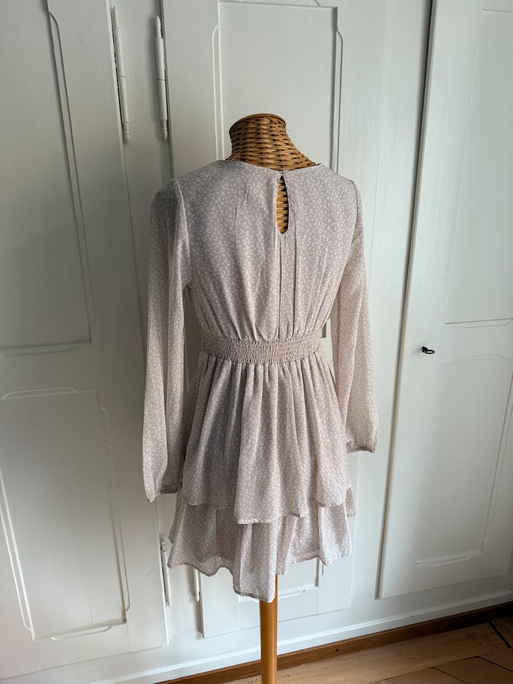 Kleider: JAPNA - Chiffonkleid beige-weiss gemustert S – Gebraucht aus Zürich von Diazaio 2