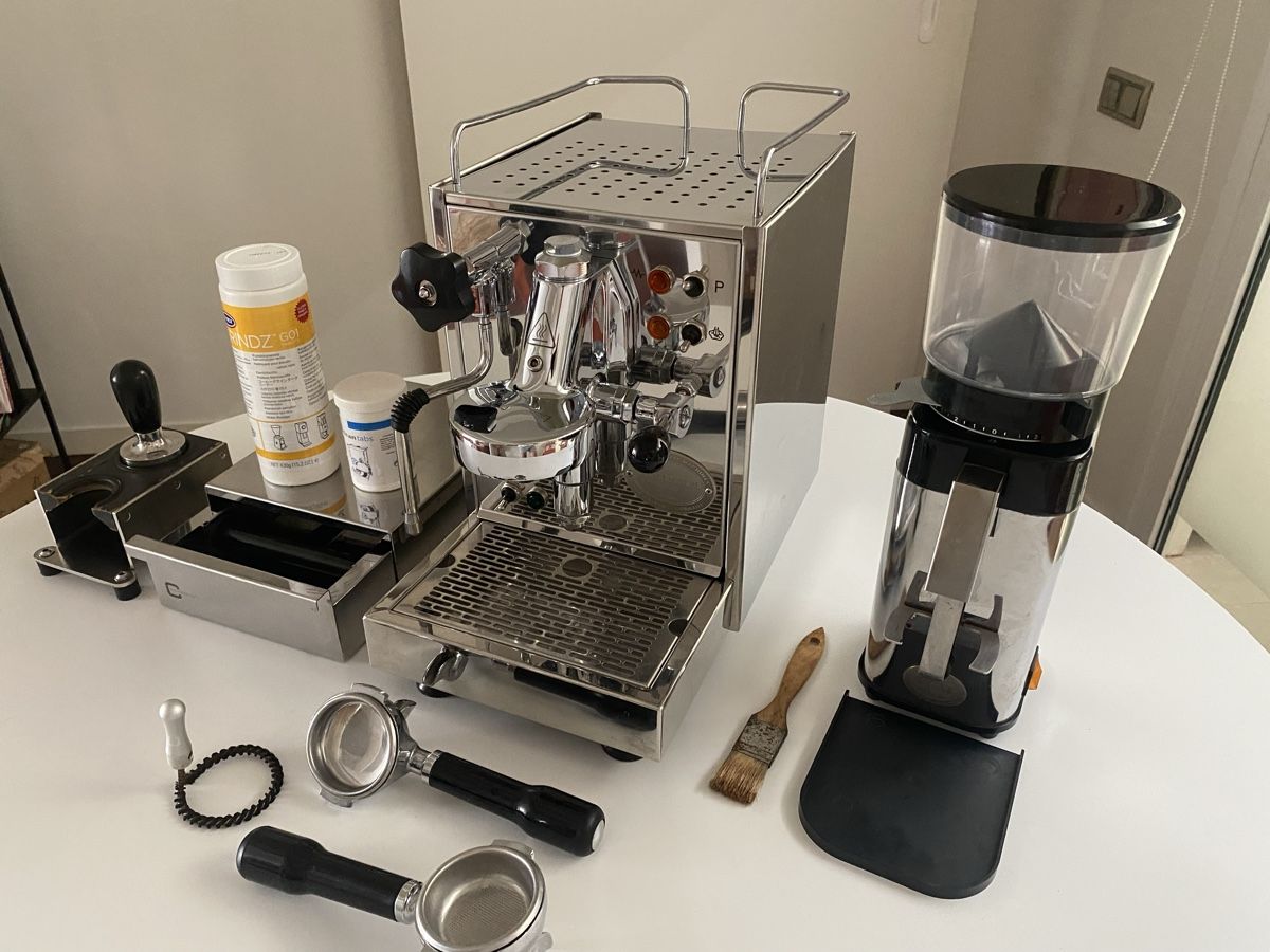 ECM Manufacture Kaffeemaschinen & Espressomaschinen: Kaffeemaschine ECM Classika + ECM Kaffeemühle + Accessoires – Gebraucht aus Baeretswil von KaffeeECM 8