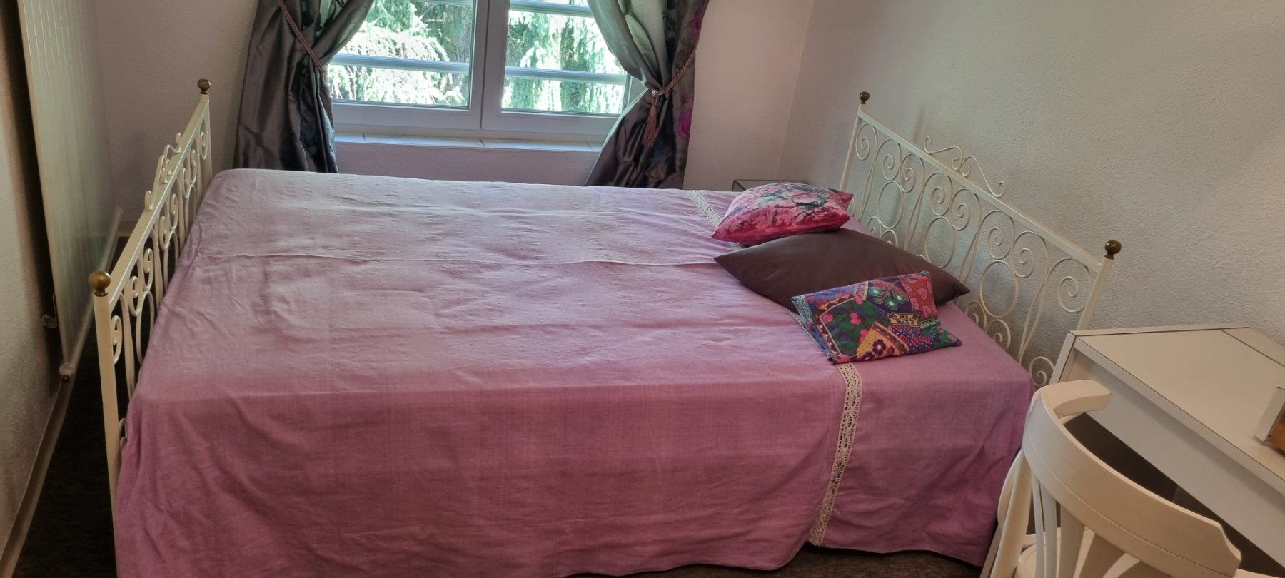 Betten: Weisses Metall-Bett – Gebraucht aus Derendingen von Rider3