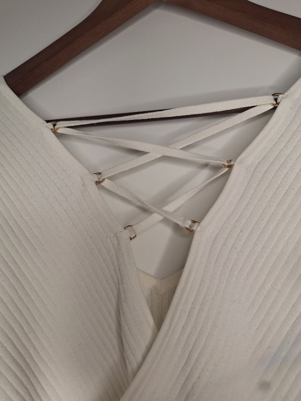 Guess Maglioni & Felpe: Guess Strickpullover  weiss, Gr. S, sexy Rückenausschnitt – Usato da Adlikon b.Regensdf venduto da che_xxb9 2