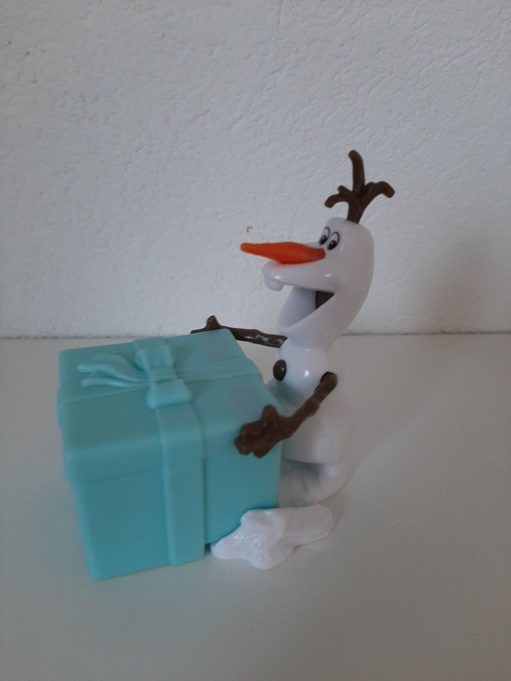 Figuren: Überraschungsei Figur Olaf aus Frozen mit Geschenk – Gebraucht aus Aarburg von NDK 1
