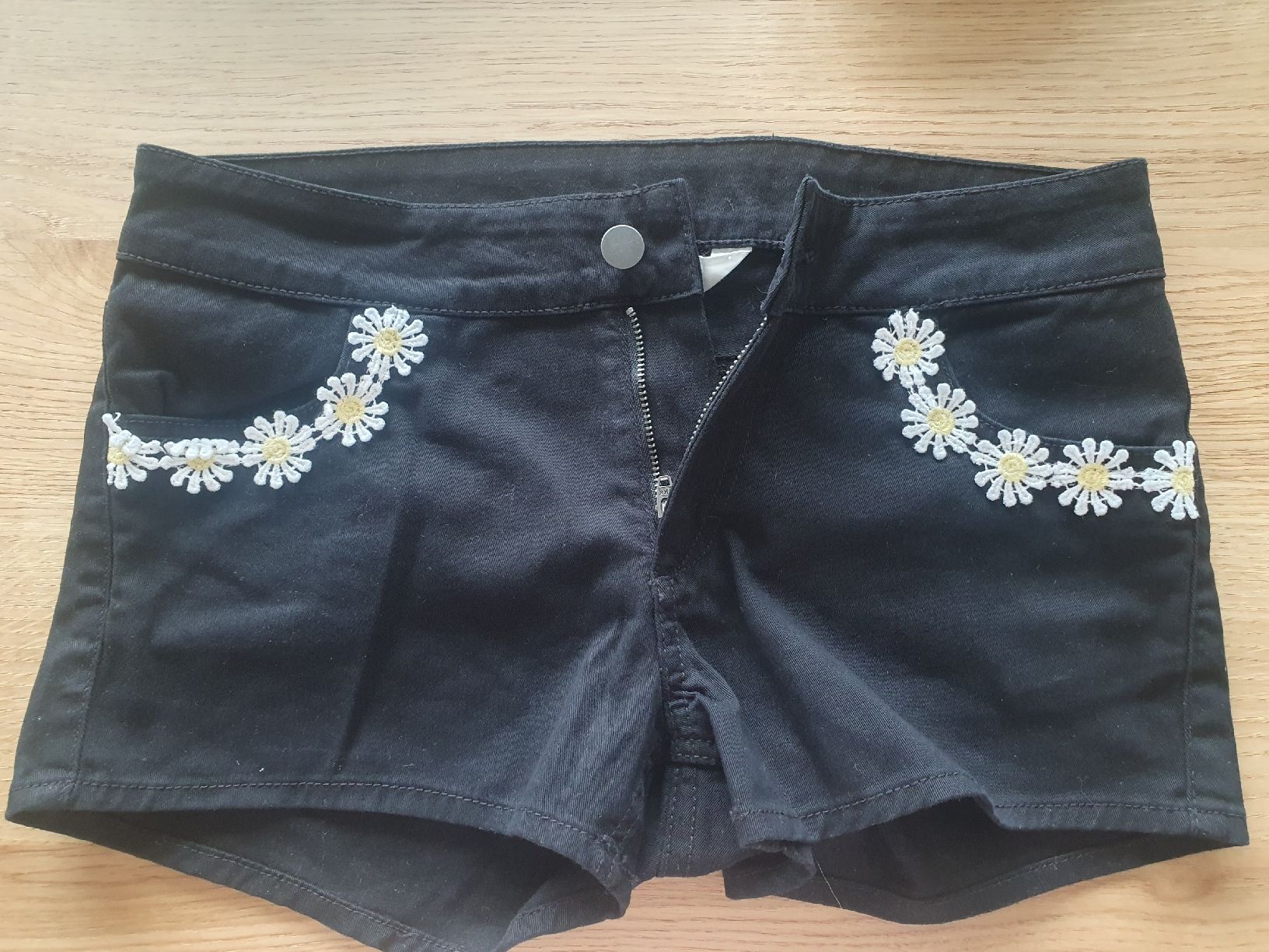 H&M Pantaloni: Sommer Shorts/ Hotpans H&M schwarz – Nuovo (secondo la descrizione) da Moosseedorf venduto da Sonnenschein..