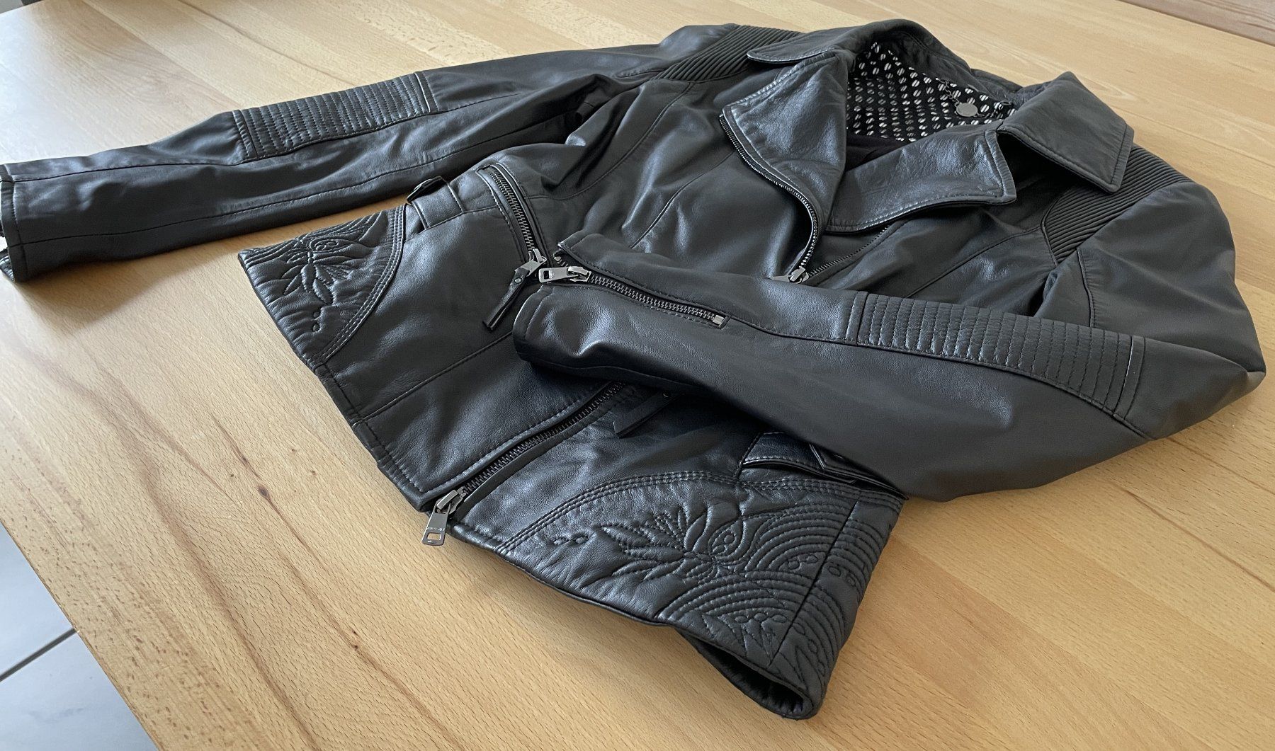 Marc Cain Giacche: Lederjacke Marccain im Bikerstil – Usato da Sins venduto da den_z9gy 9