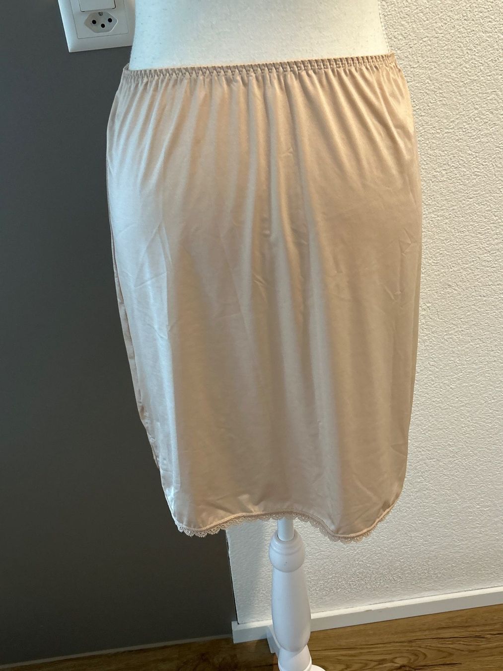 Sonstige Unterwäsche: Unterrock beige mit Spitzen – Gebraucht aus Brunnen von Nala2929 4