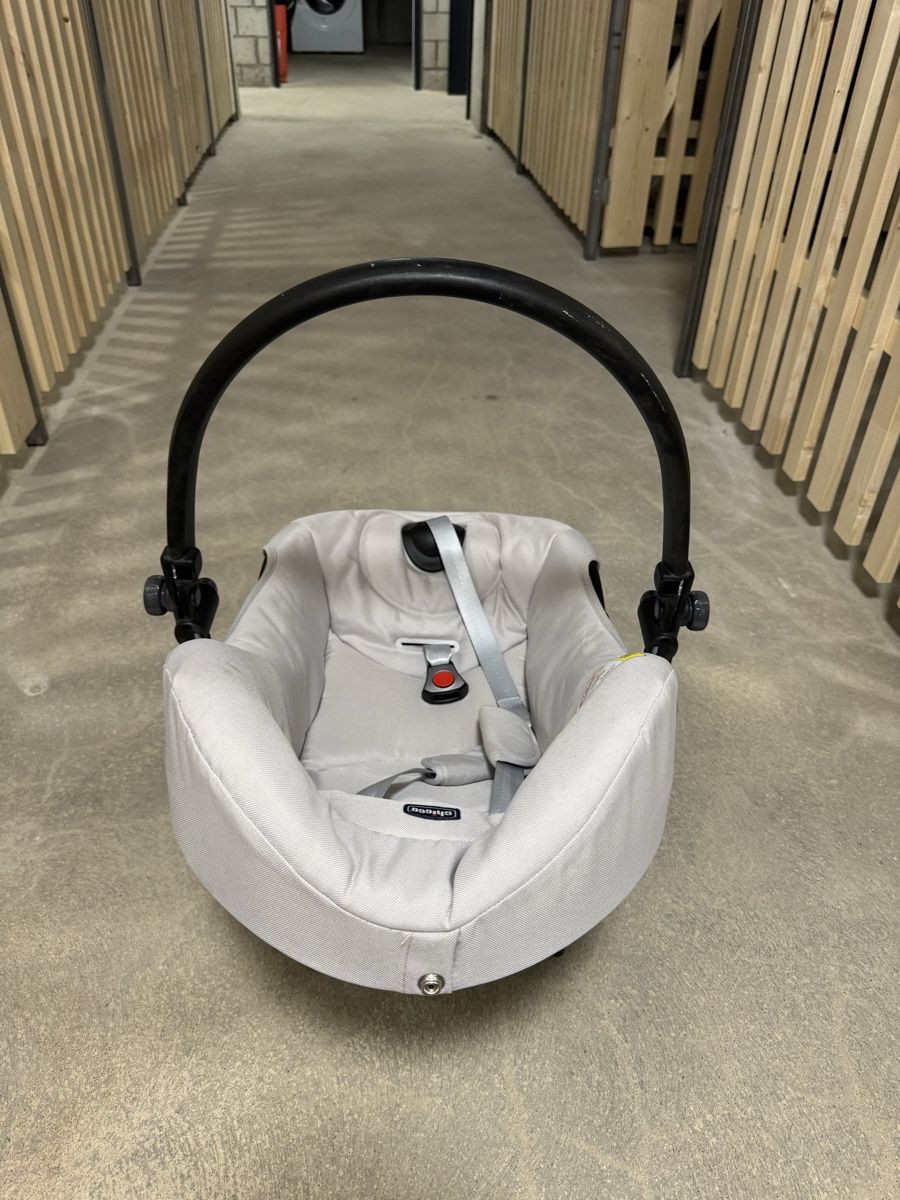 Chicco Auto-Kindersitze: Chicco Babyschale – Neu (gemäss Beschreibung) aus Walzenhausen von Steeevisch 2