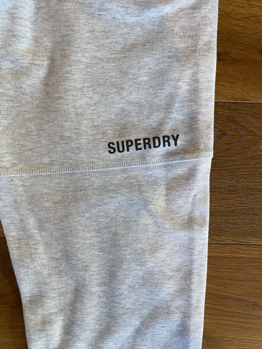 Superdry Pantaloni: Superdry Tech Jogginghose mit Karottenschnitt Gr. L – Nuovo (secondo la descrizione) da Effingen venduto da Daizyy 3