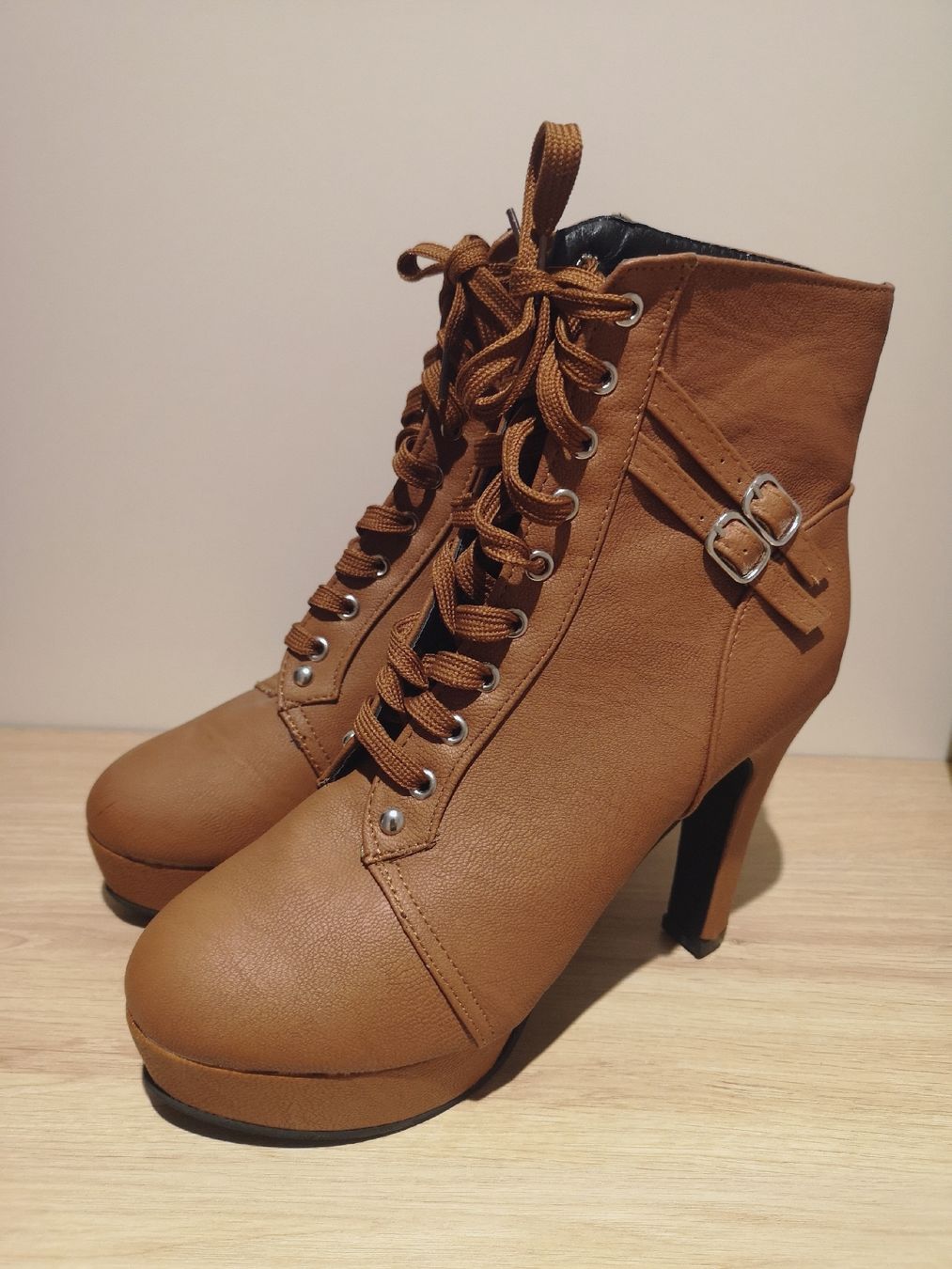 Damenschuhe: Absatzstiefel Gr. 42 – Gebraucht aus Niederbipp von kevintifu20 1