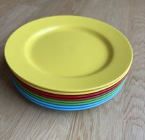 8 Kunststoffteller bunt Set