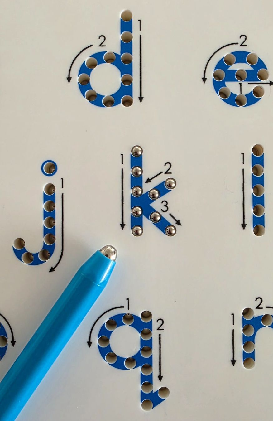 Spielzeuge: Buchstaben abc / Magnettafel und Magnetstift – Neu (gemäss Beschreibung) aus Mümliswil von muzimo 1