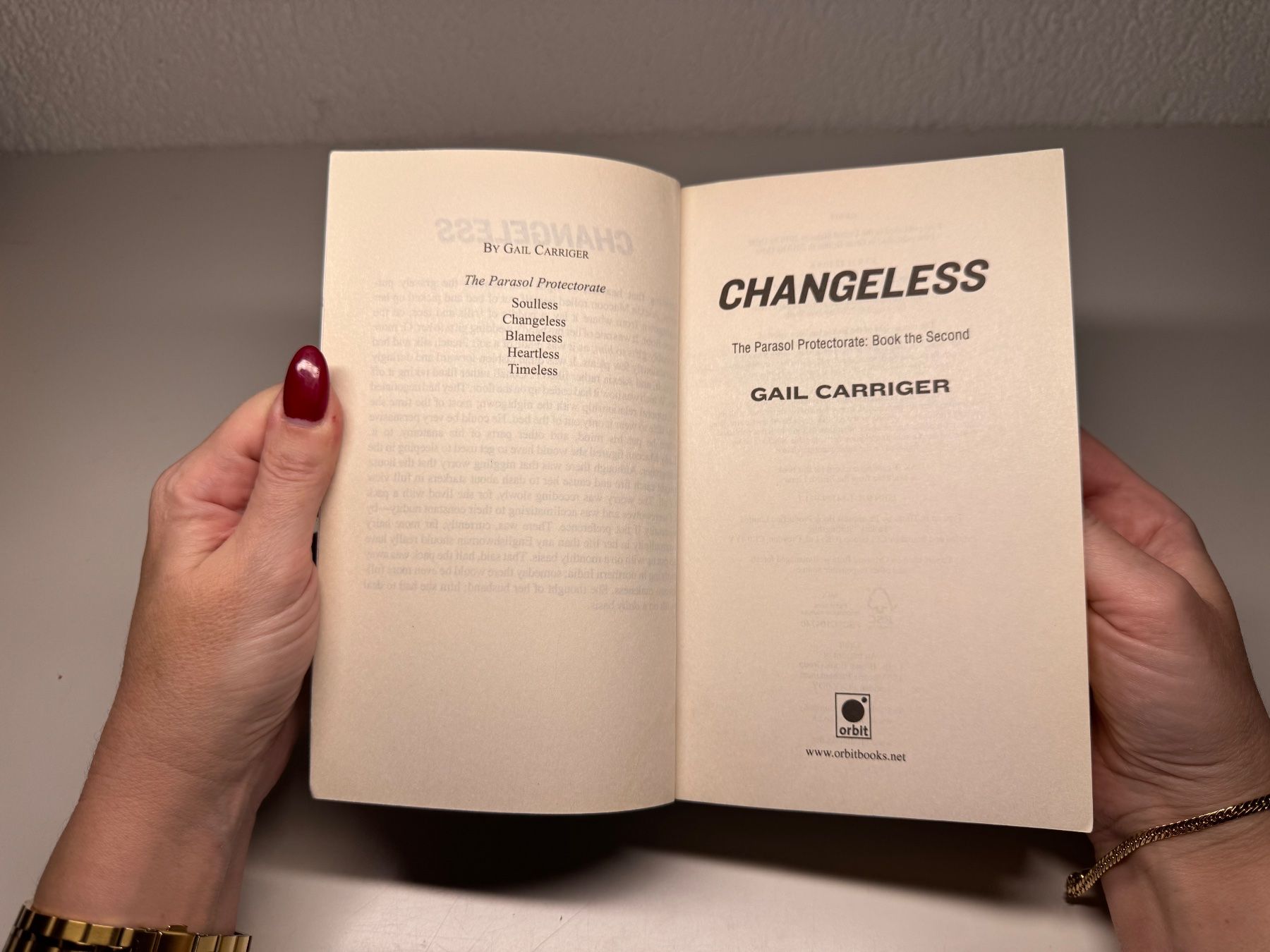 Libri: NOVEL: Gail carriger, Changeless – Usato da Grosswangen venduto da English_books 1