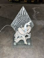 Dekorative Elefantenlampe mit Hintergrund