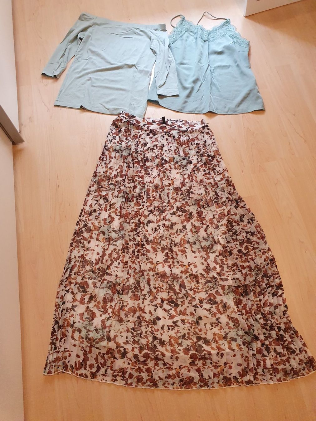 Vero Moda Lotti di vestiti: Maxirock mit passenden Shirt und Pullover – Usato da Malans GR venduto da caroline_F.85