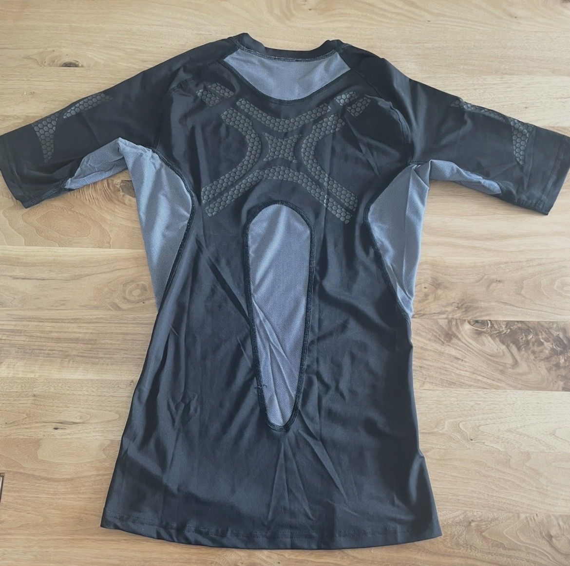 Adidas T-Shirts: Adidas Techfit Kurzarmshirt Grösse M – Gebraucht aus Ostermundigen von Master05 1