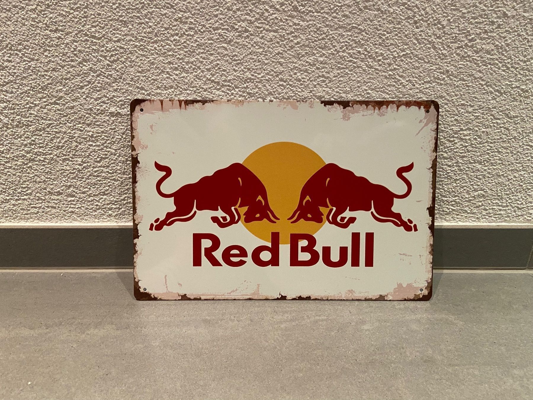 Insegne: METALL BLECHSCHILD RED BULL  / DER RENNER / 1 STÜCK – Nuovo e nell'imballaggio originale da Seon venduto da Aaargauer01 5