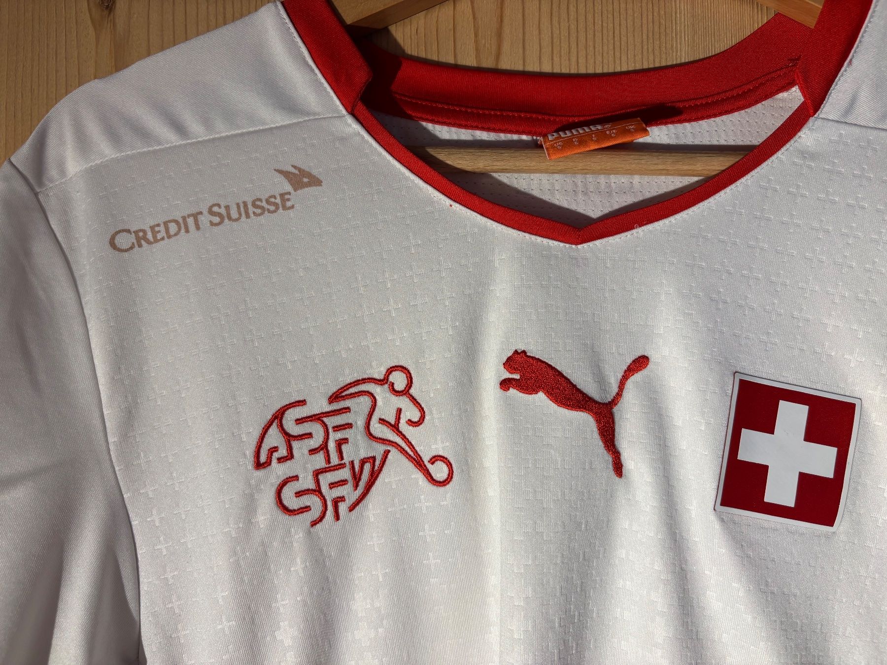Puma Canottiere & Pantaloni: Schweiz 2014-15 Trikot S – Usato da Winterthur venduto da Gaudea 2