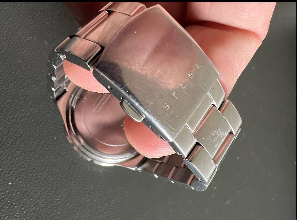 Montres: Guess 40 mm Quartz  – D'occasion à Bern par majorel 3